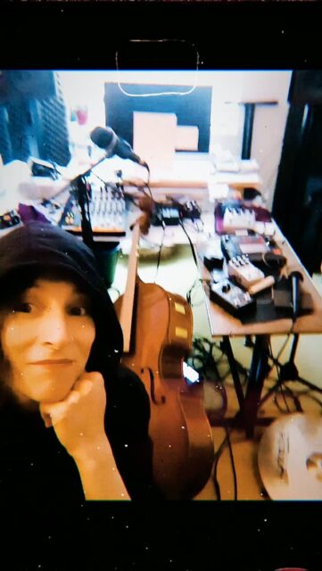 This is (not) my face when I go for a "score" which goes lost in a new one by any run-through.
There are still some hours left to coordinate thoughts and hands.
See you on Saturday (September 12th) at @ausland.berlin
